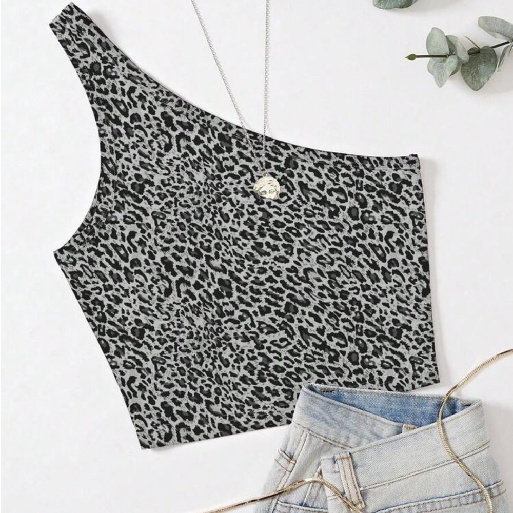 BRAND NEW Leopard Print One-Shoulder Top - size medium super cute for the summer